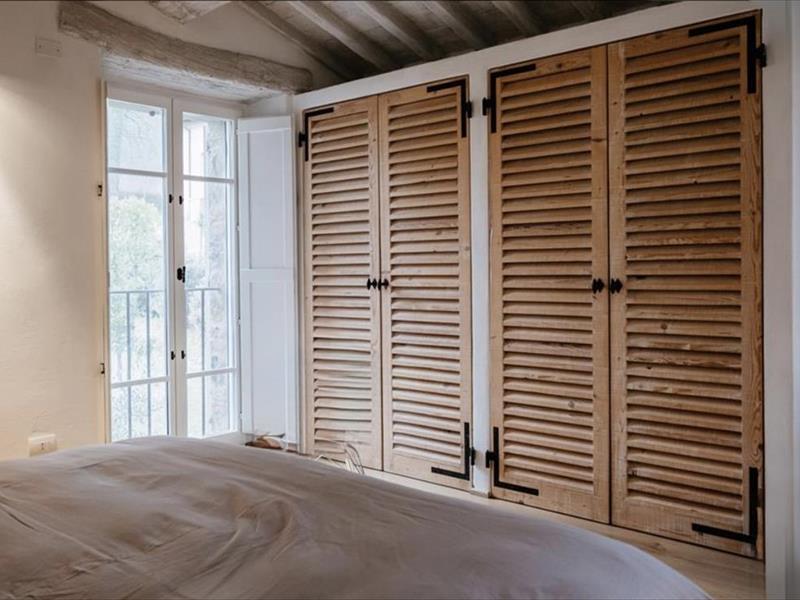 Custom-made wardrobes and walk-in closets, organized according to individual logic