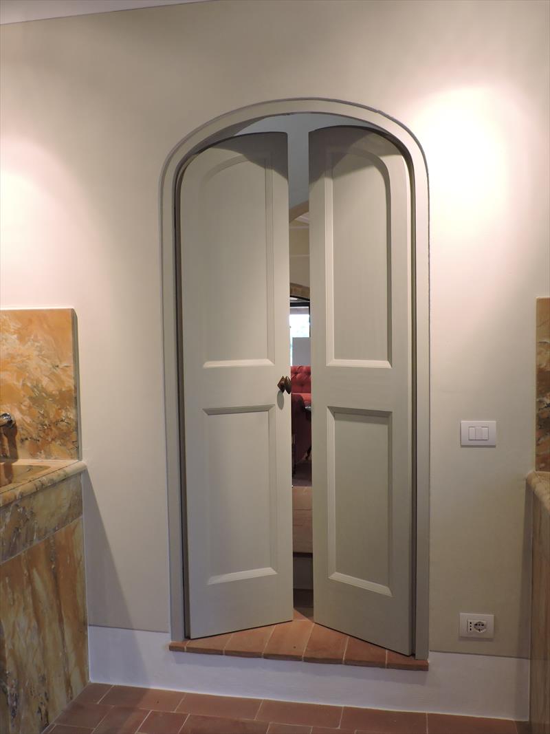 Custom-made arched doors