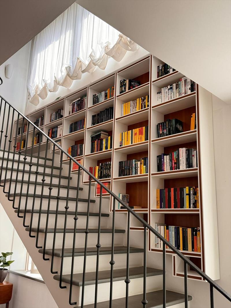The book ladder: the higher you climb, the more you read