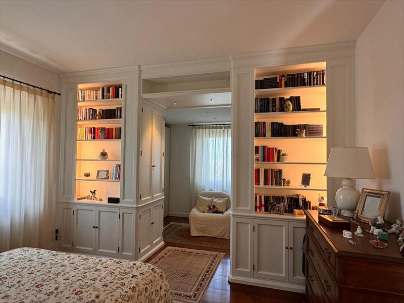 Bookshelf-disguised shoe cabinet, perfection in every detail
