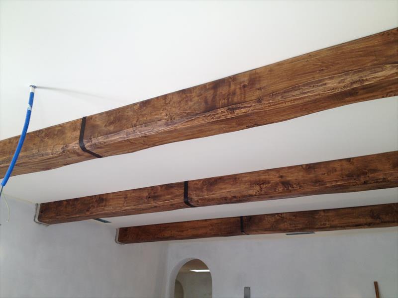 Rivestimento putrelle soffitto con finte travi in legno antico