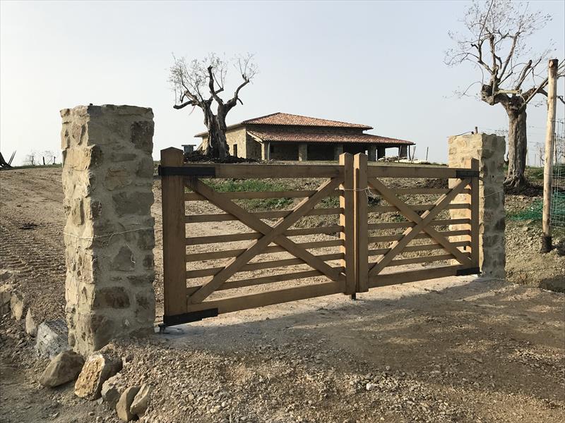 Cancello in legno stile country chic
