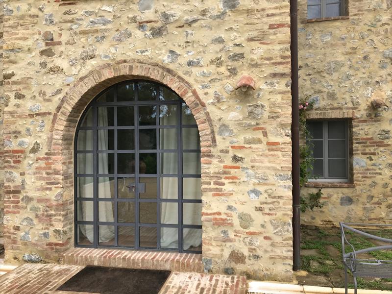 Artisanal iron windows, slim and with a gentle soul