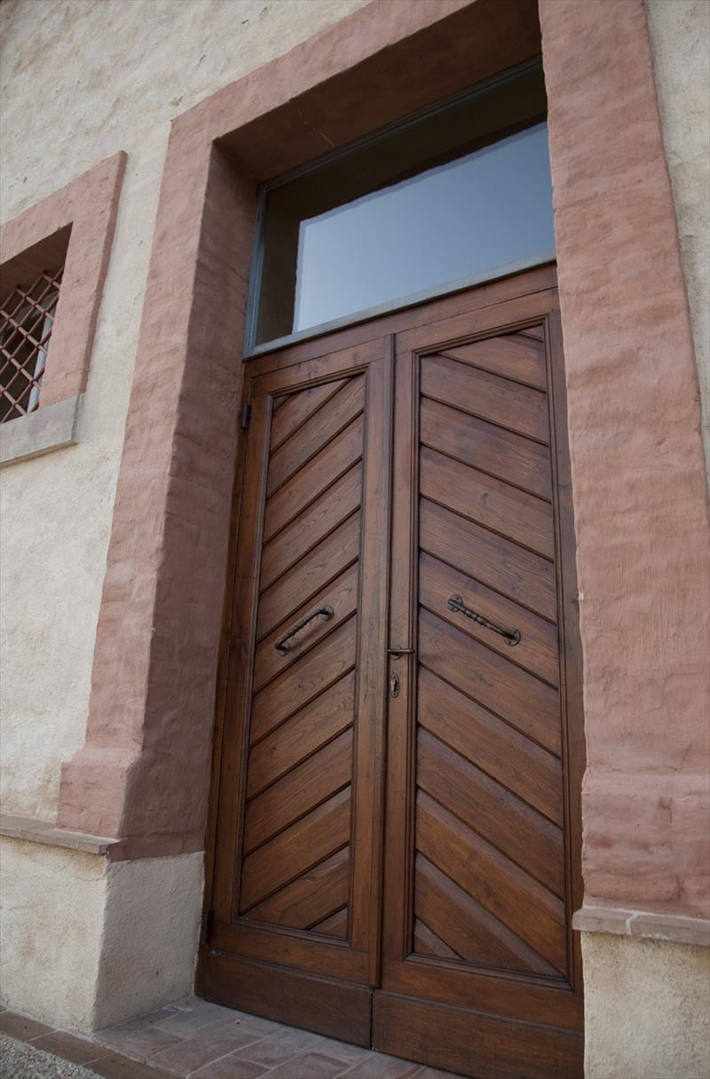 Inclined Slat Doors, Umbrian Style