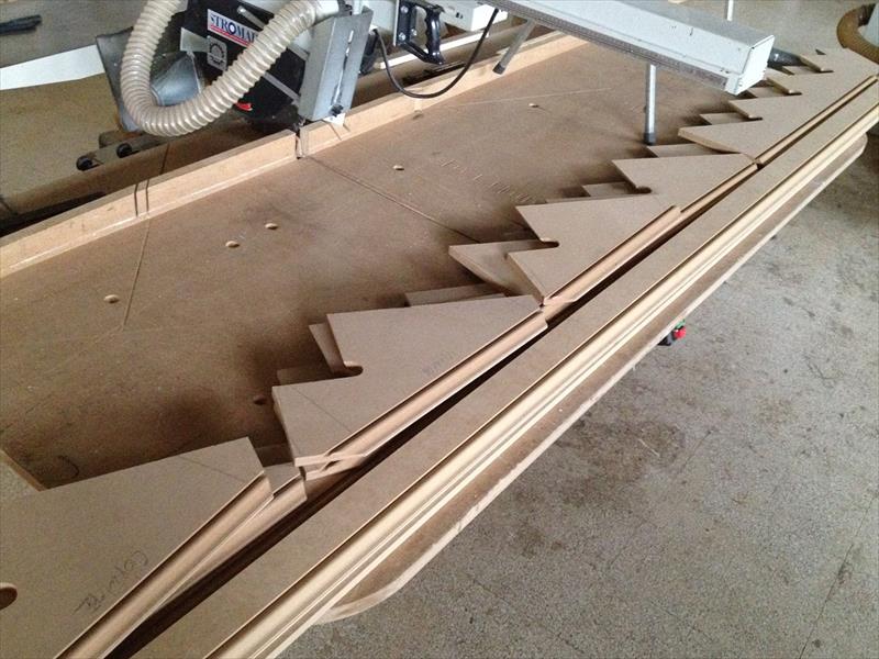  Here’s the translation:  Baseboard and Wall Handrail for Staircase