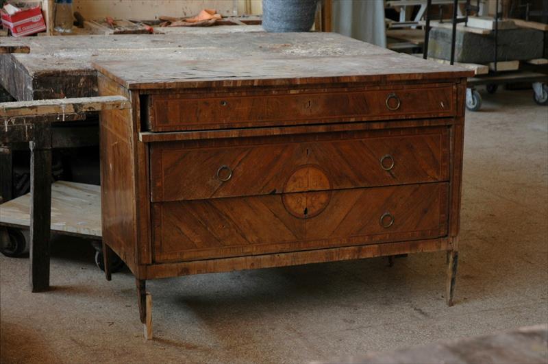 Restoration of an 18th-Century Veneered and Inlaid Chest of Drawers